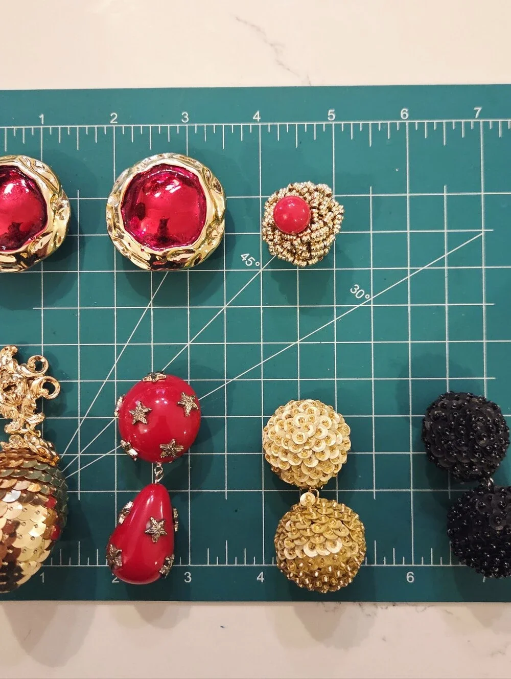 BOLD VTG DALESSIO Mixed Colors Shapes Red Gold Black Earrings Clip On 1980 Lot 8